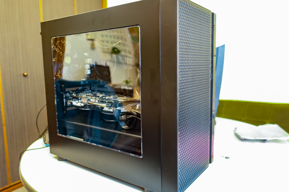 Thermaltake Versa H18 ミニタワー型PCケース