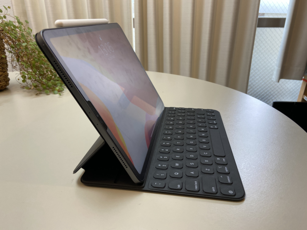 ipad smart keyboard folio ケース　apple