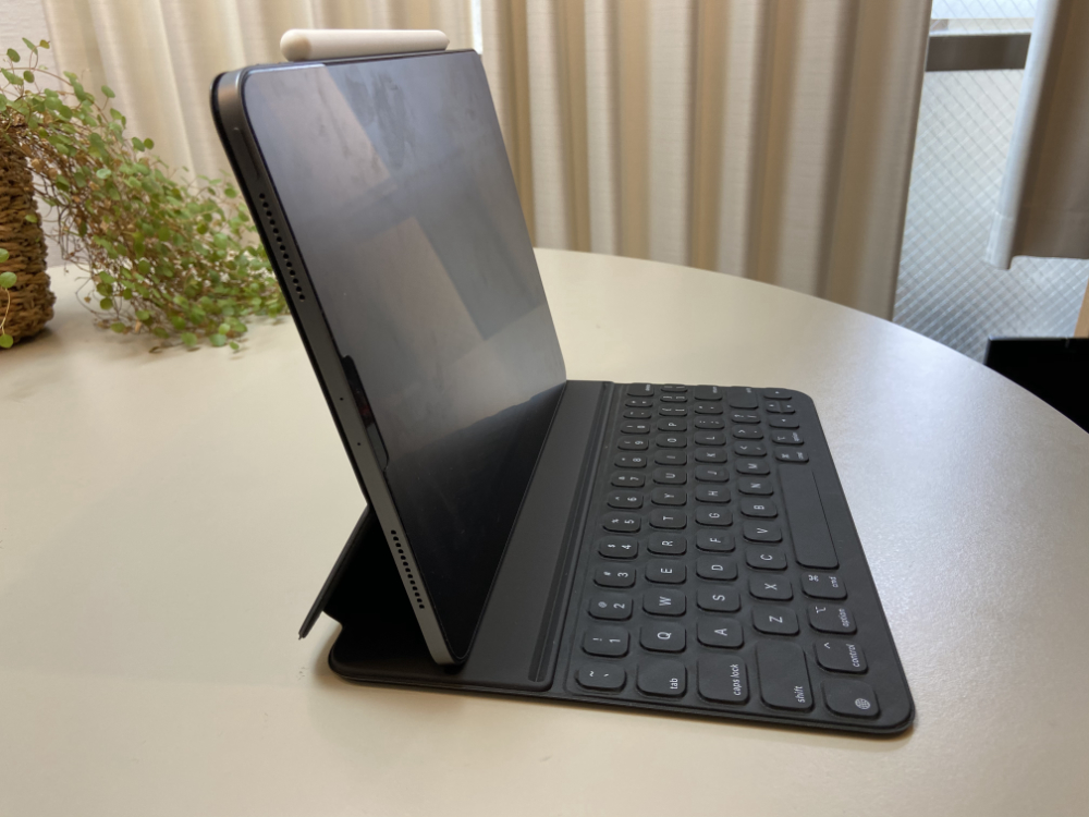 ipad smart keyboard folio ケース　apple