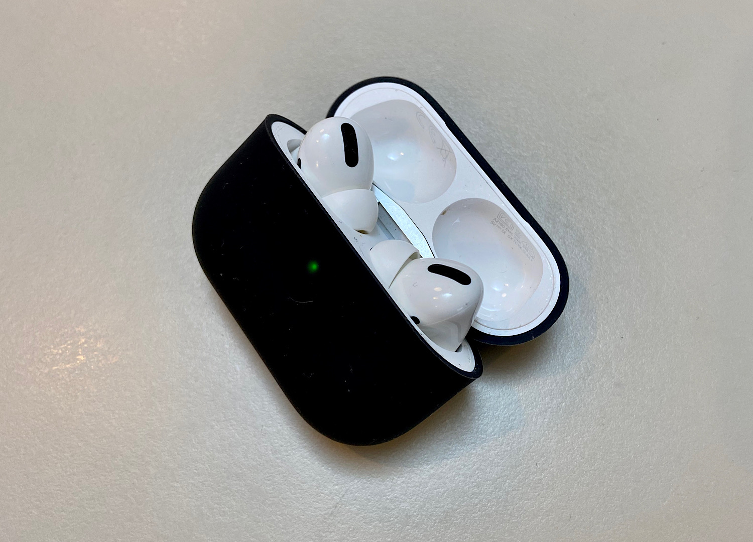 Air Pods Pro ケース　カバー　Apple