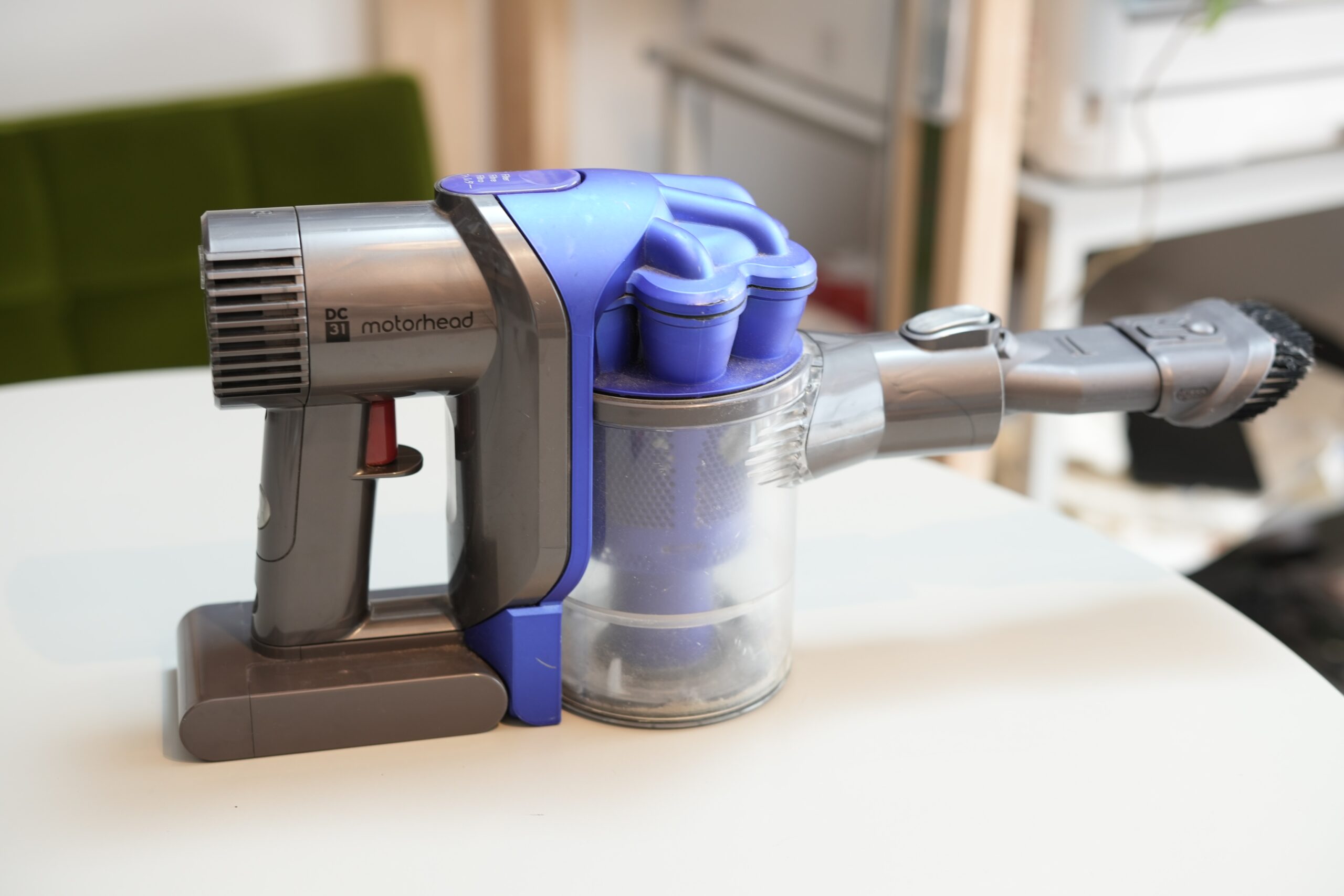 dyson ダイソン　掃除機　v7 trigger