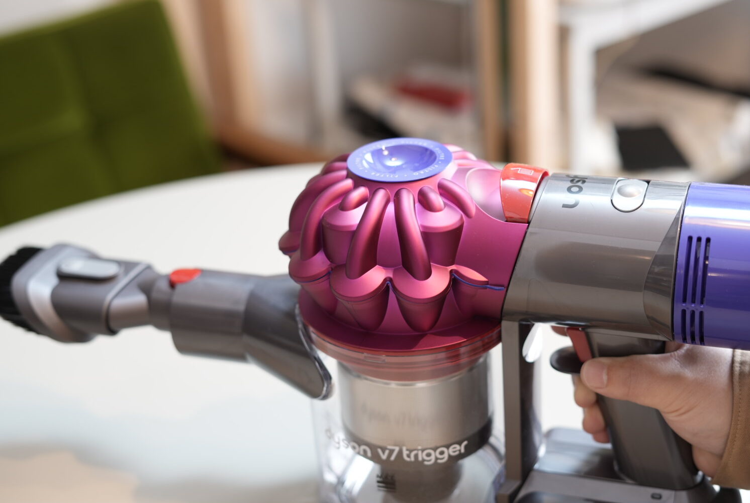 dyson ダイソン　掃除機　v7 trigger