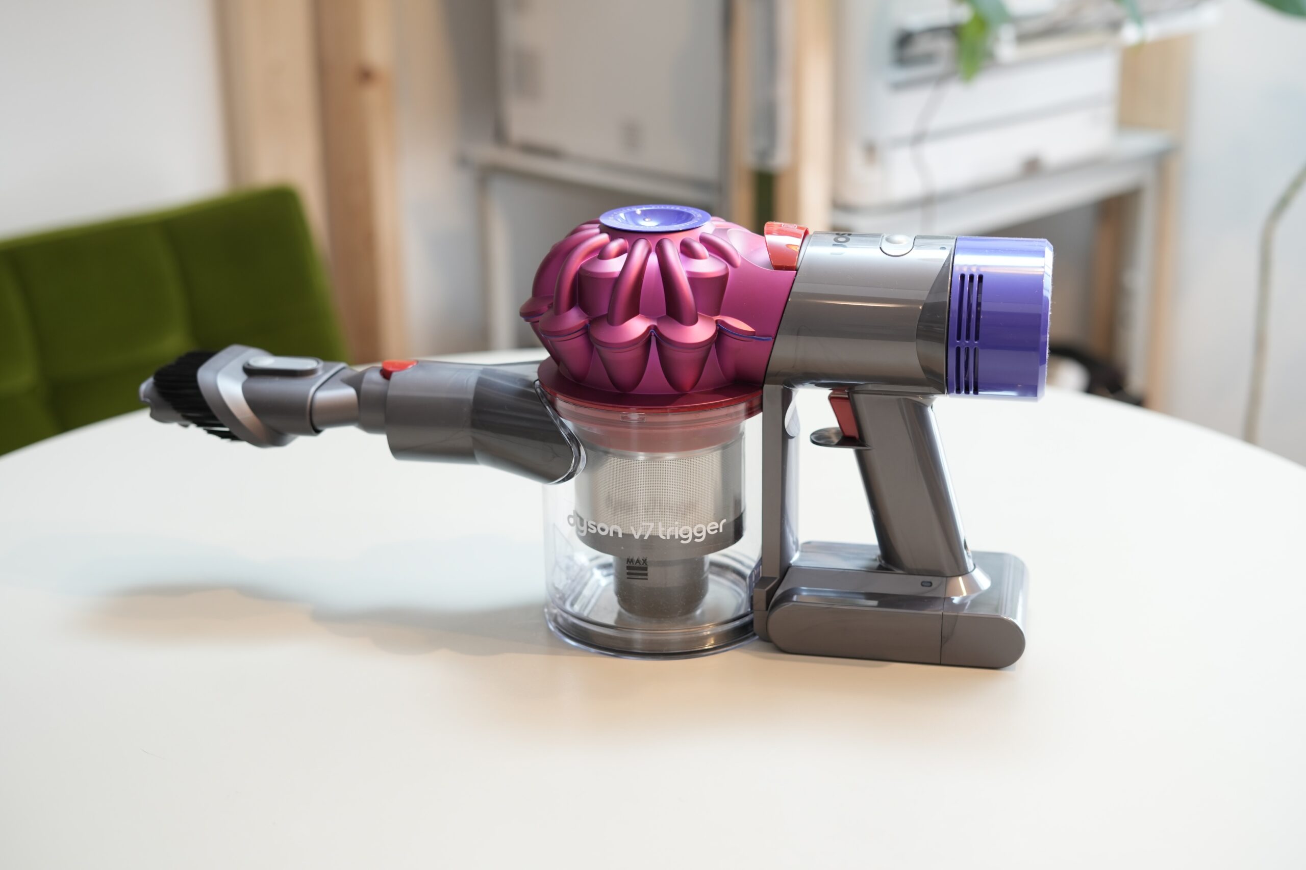 dyson ダイソン　掃除機　v7 trigger