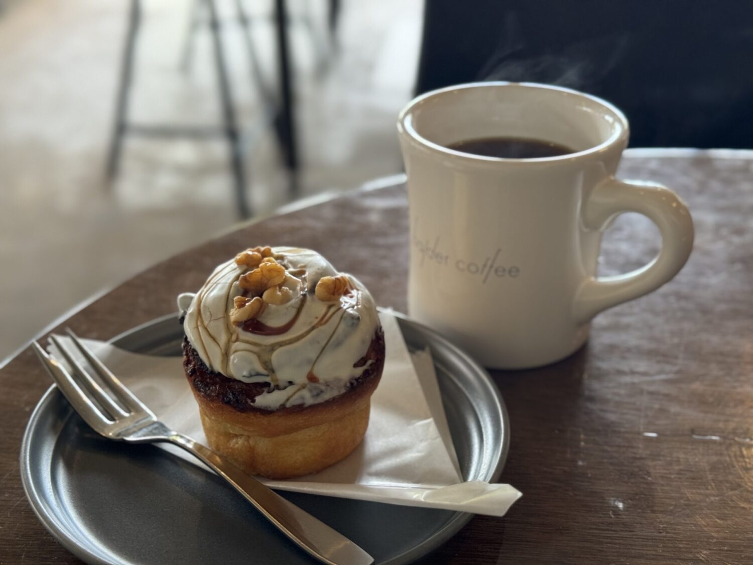 シナモンロール　コーヒー