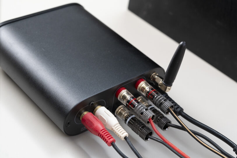 古い名機が蘇る！小型アンプ「Fosi Audio MC101」でスピーカーを
